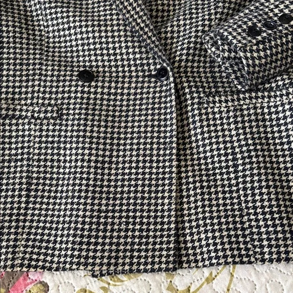 Women's Black and White Houndstooth Tailored Blazer - Picture 6 of 9